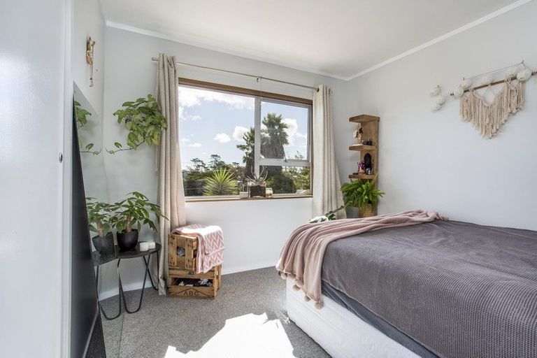 Photo of property in 12 Makiri Street, Helensville, 0800