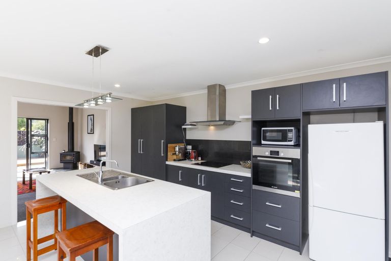 Photo of property in 18 Galea Grove, Kelvin Grove, Palmerston North, 4414