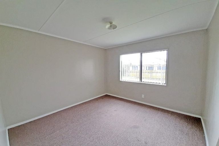 Photo of property in 233 Finlayson Avenue, Clendon Park, Auckland, 2103