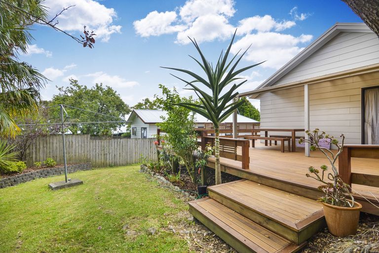Photo of property in 8a Croydon Road, New Lynn, Auckland, 0600