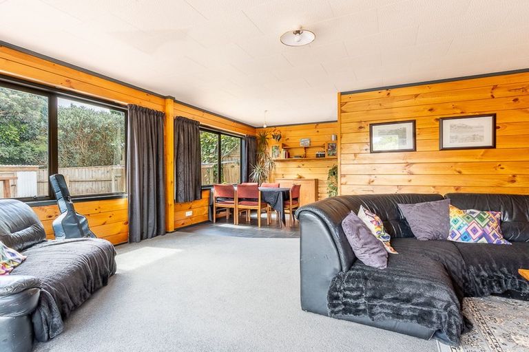 Photo of property in 27 Puriri Road, Waikanae, 5036