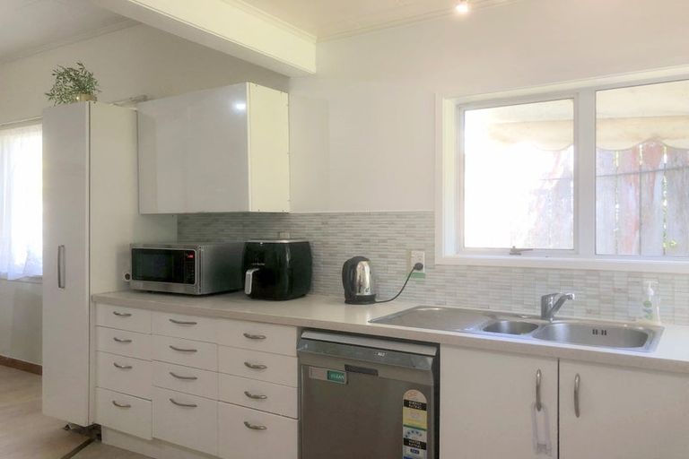 Photo of property in 6 Church Street, Waipawa, 4210