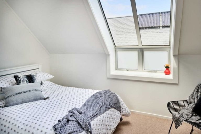 Photo of property in 147 Marine Parade, Eastbourne, Lower Hutt, 5013