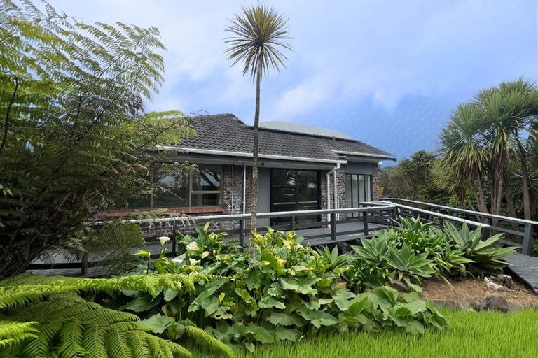 Photo of property in 1070 Scenic Drive North, Swanson, Auckland, 0816