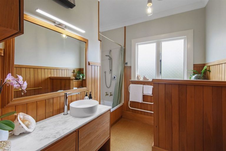 Photo of property in 173 Centaurus Road, Saint Martins, Christchurch, 8022