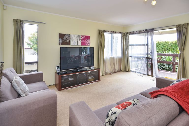 Photo of property in 8a Croydon Road, New Lynn, Auckland, 0600