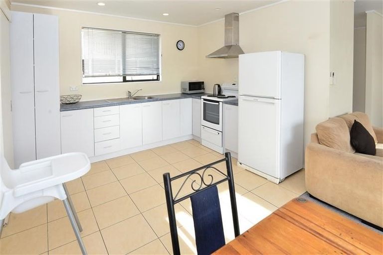 Photo of property in 3 Empressa Heights, Helensville, 0800