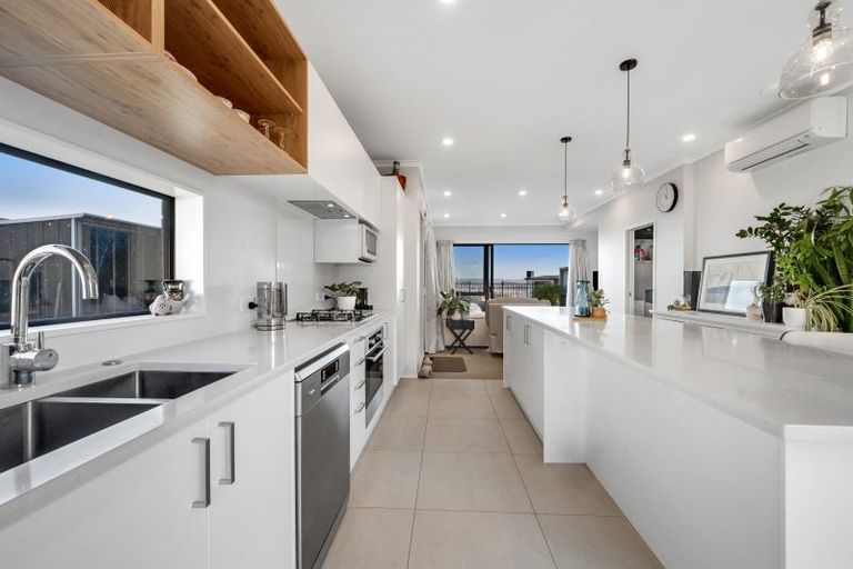 Photo of property in 13 Maureen Close, East Tamaki Heights, Auckland, 2016