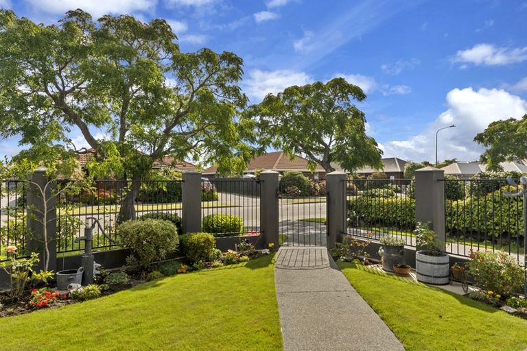 Photo of property in 14 Creese Place, Redwood, Christchurch, 8051