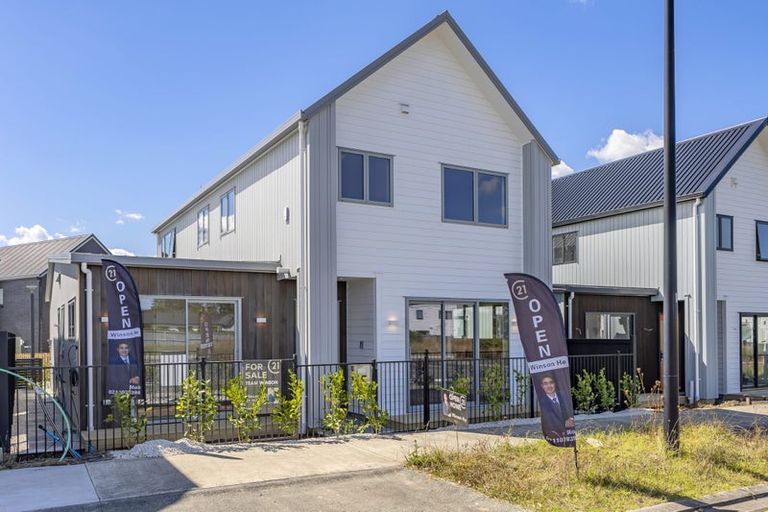 Photo of property in 2 Kartolina Crescent, Kumeu, 0810