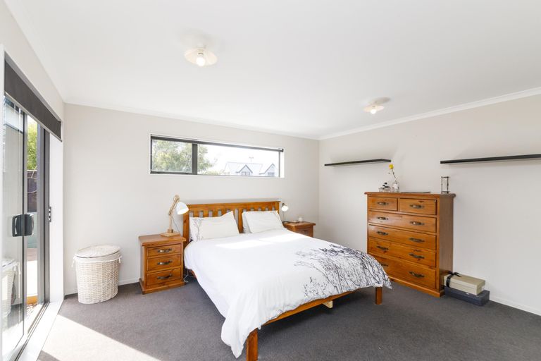 Photo of property in 18 Galea Grove, Kelvin Grove, Palmerston North, 4414