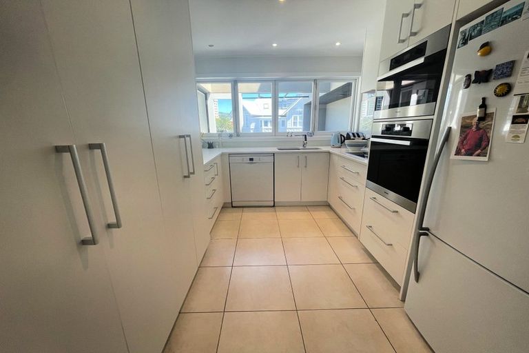 Photo of property in Highwic, 15/32u Hobson Street, Thorndon, Wellington, 6011