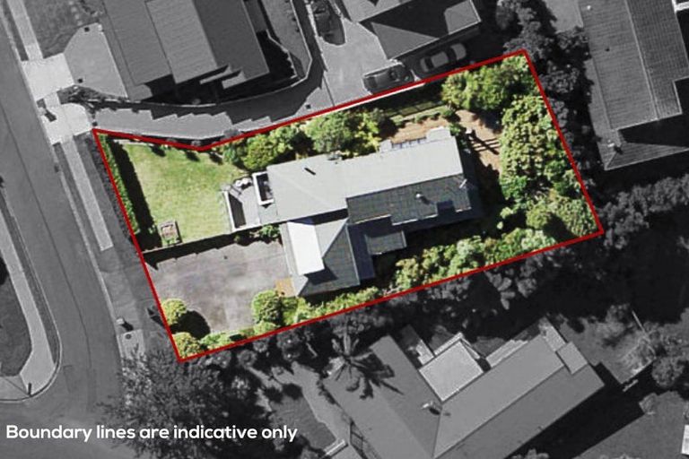 Photo of property in 1 Stitchbird Close, Murrays Bay, Auckland, 0630