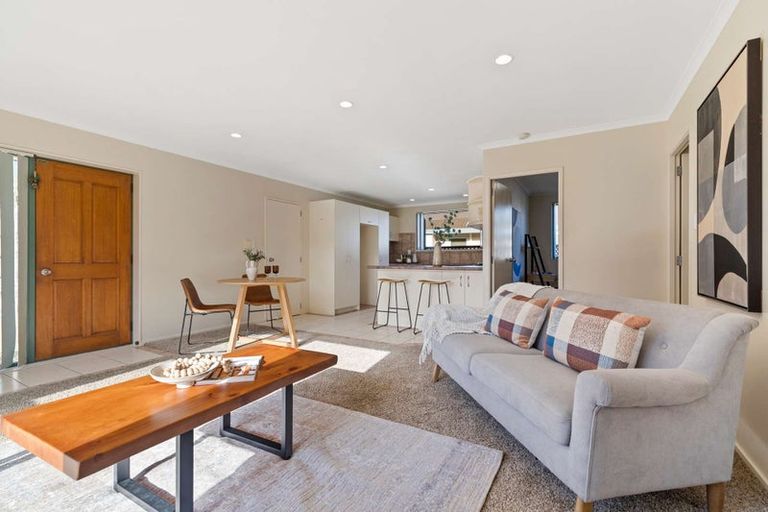 Photo of property in 14 Magnolia Drive, Waiuku, 2123