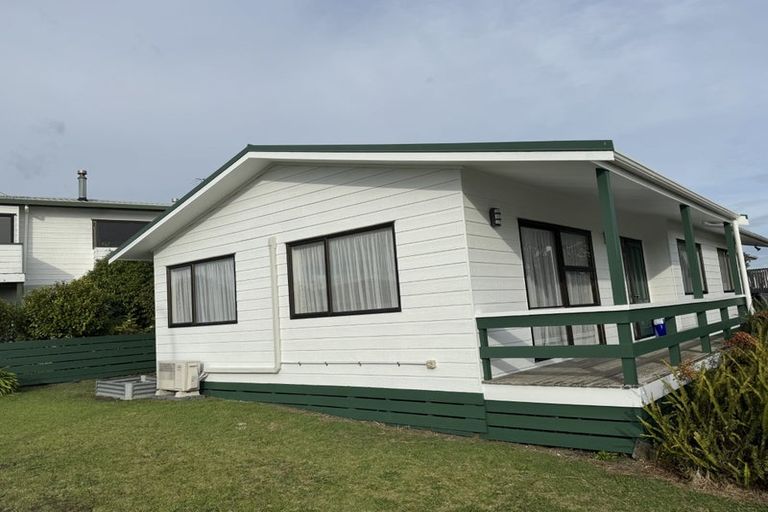 Photo of property in 1 Stella Drive, Clarks Beach, 2122