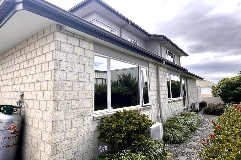 Photo of property in 22 Bluefin Way, West Harbour, Auckland, 0618