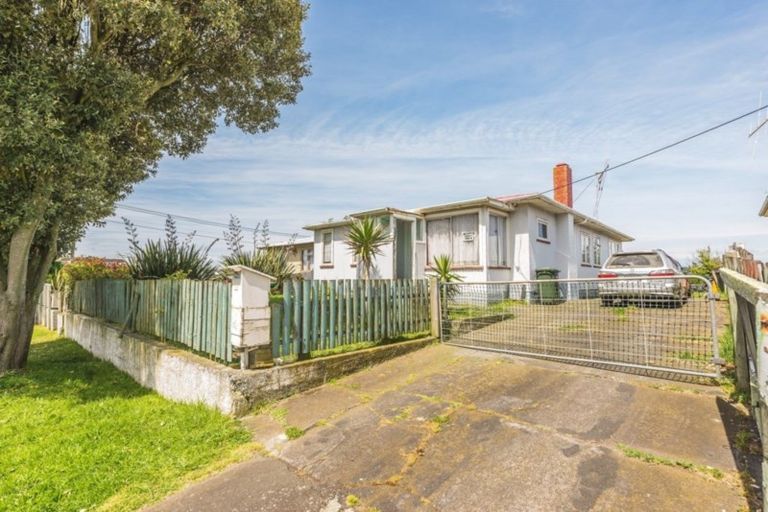 Photo of property in 70 Manuka Street, Castlecliff, Whanganui, 4501