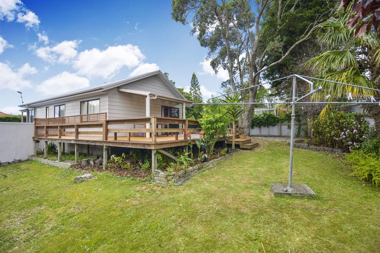 Photo of property in 8a Croydon Road, New Lynn, Auckland, 0600