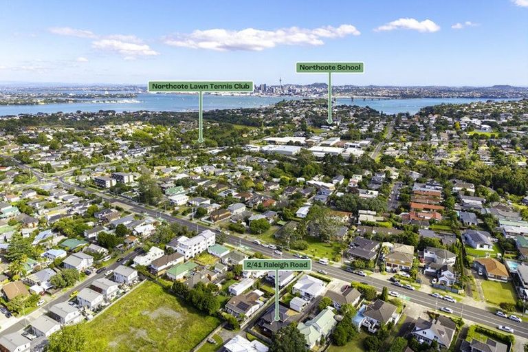 Photo of property in 2/41 Raleigh Road, Northcote, Auckland, 0627