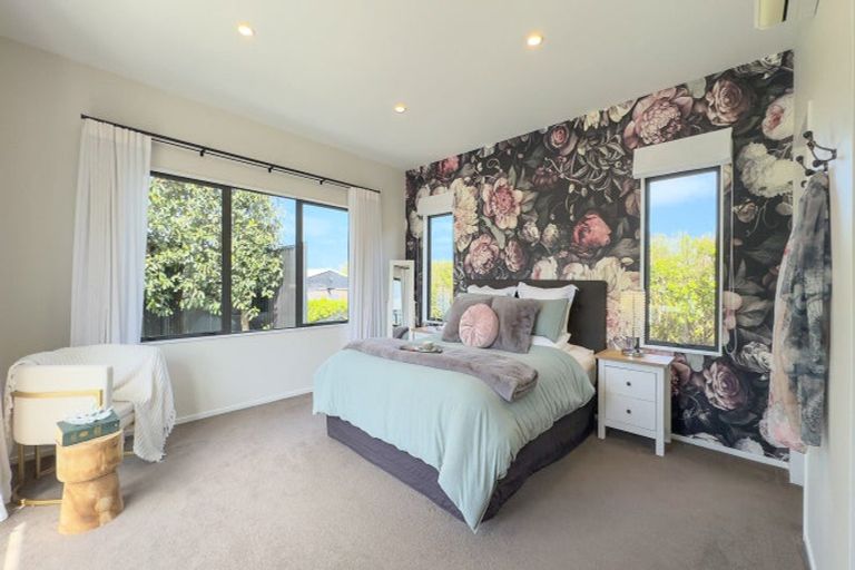 Photo of property in 12 Calderwood Close, Waiuku, 2123