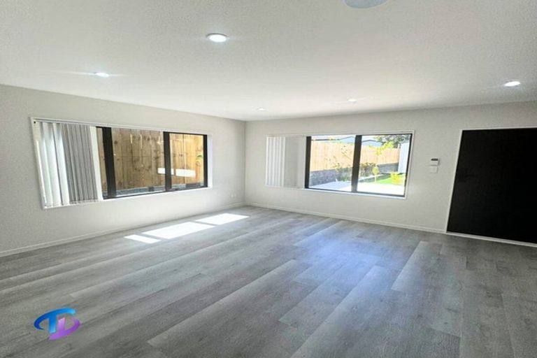 Photo of property in 33 Wai Iti Place, Clendon Park, Auckland, 2103