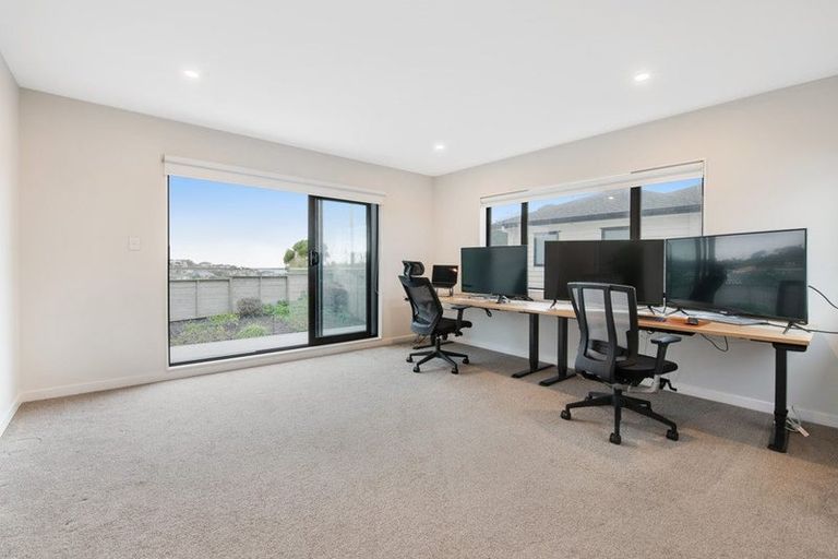 Photo of property in 7 Manawanui Way, Orewa, 0931