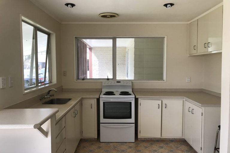 Photo of property in 63 Horokiwi Road West, Newlands, Wellington, 6037