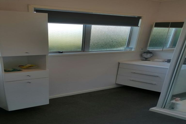 Photo of property in 2/16 Shanaway Rise, Hillcrest, Auckland, 0627