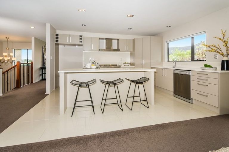 Photo of property in 42 Bur Oak Terrace, Schnapper Rock, Auckland, 0632