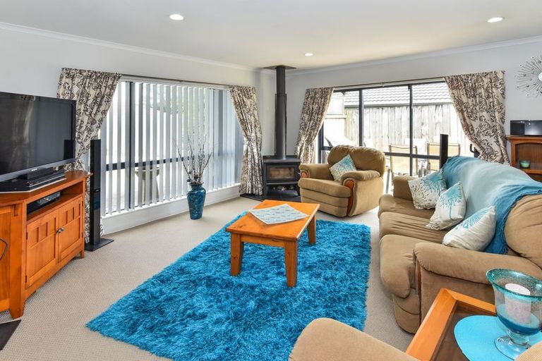 Photo of property in 15 Artillery Drive, Papakura, 2110