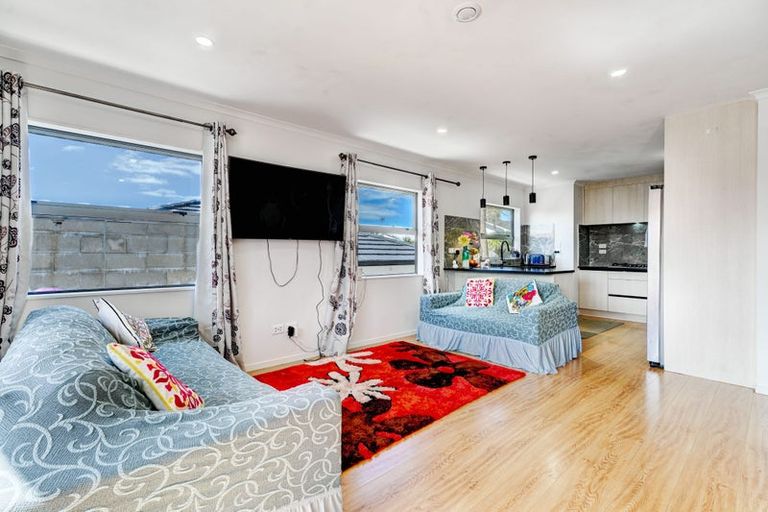 Photo of property in 74a Awaroa Road, Sunnyvale, Auckland, 0612