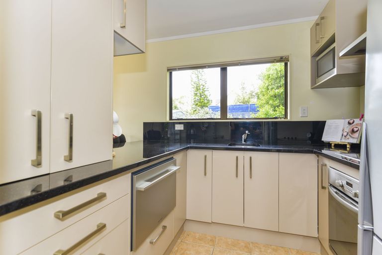 Photo of property in 8a Croydon Road, New Lynn, Auckland, 0600