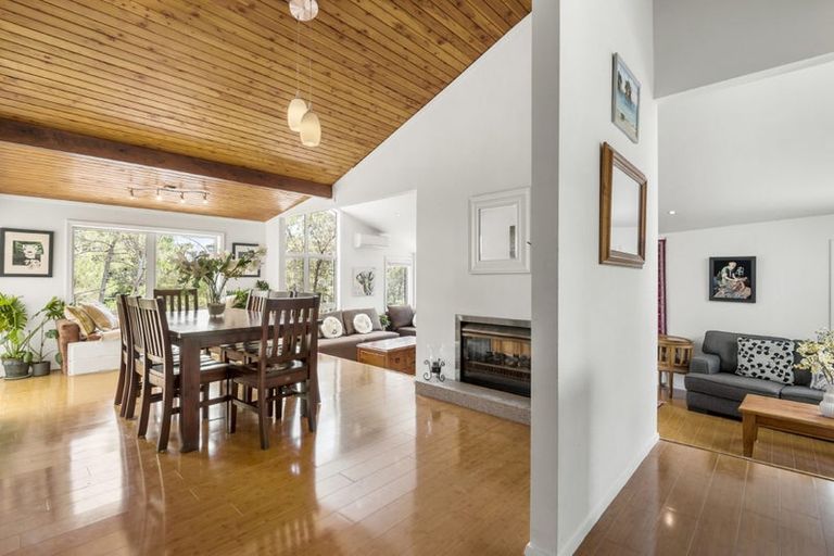 Photo of property in 5 Saddleback Rise, Murrays Bay, Auckland, 0630