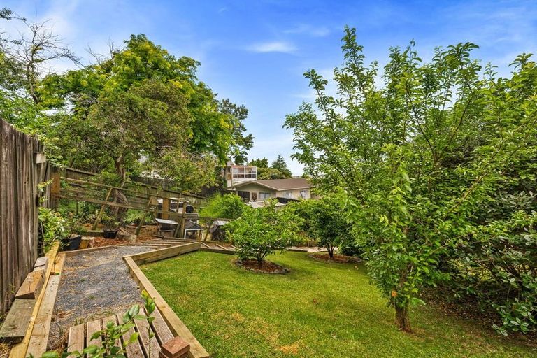 Photo of property in 45 John Dee Crescent, Red Beach, 0932