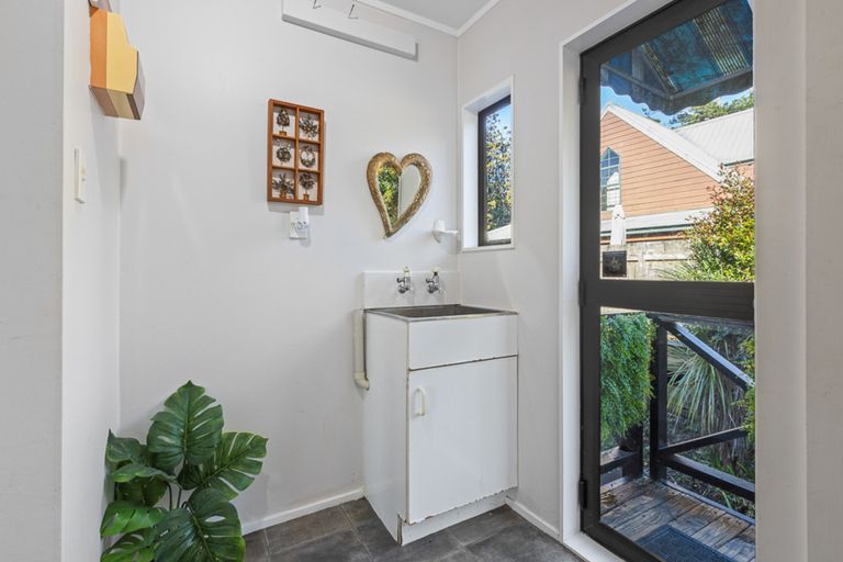 Photo of property in 3/39 Fairmount Road, Titirangi, Auckland, 0604