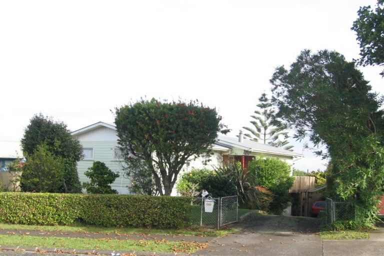 Photo of property in 16 Ellesmere Crescent, Pakuranga Heights, Auckland, 2010