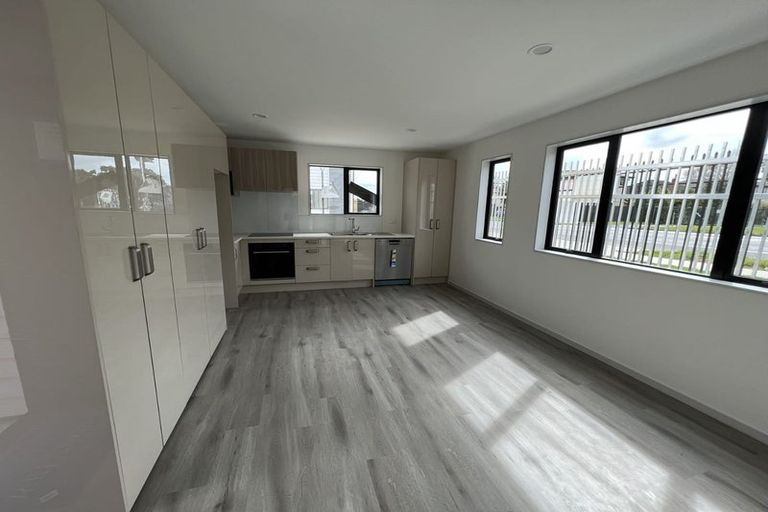 Photo of property in 2 Matukutureia Lane, Manurewa, Auckland, 2102