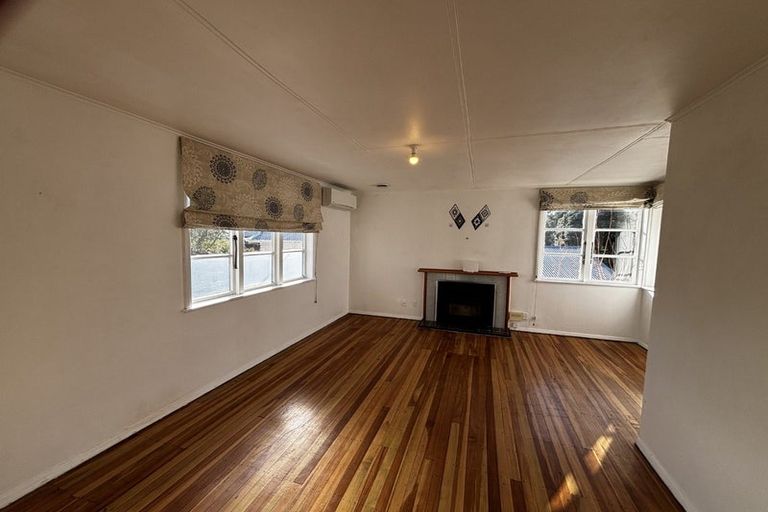 Photo of property in 22 Banks Street, Marfell, New Plymouth, 4310