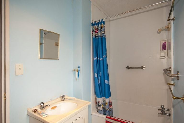 Photo of property in 11/2 Burdendale Grove, Churton Park, Wellington, 6037