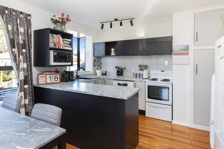 Photo of property in 3 Clipper Place, Redwood, Christchurch, 8051