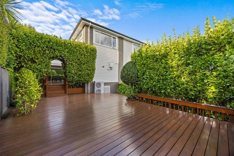 Photo of property in 4b Hilton Close, Fairview Heights, Auckland, 0632