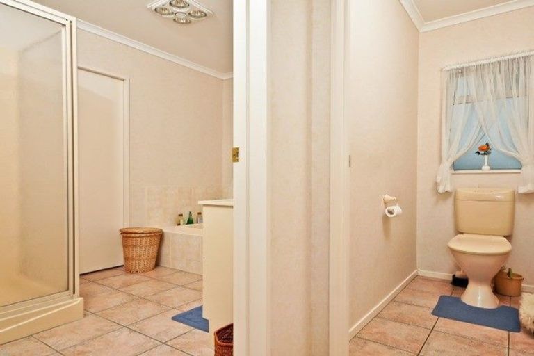 Photo of property in 8 Hollinger Place, Nawton, Hamilton, 3200