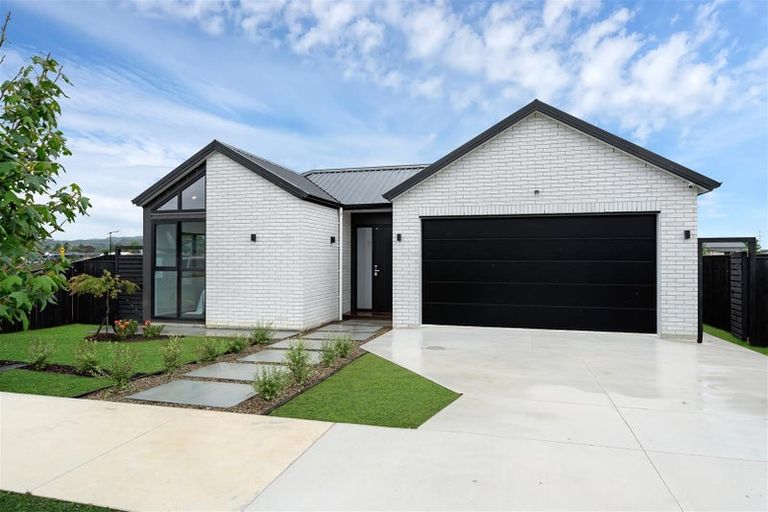 Photo of property in 22 Kakano Street, Clevedon, 2582