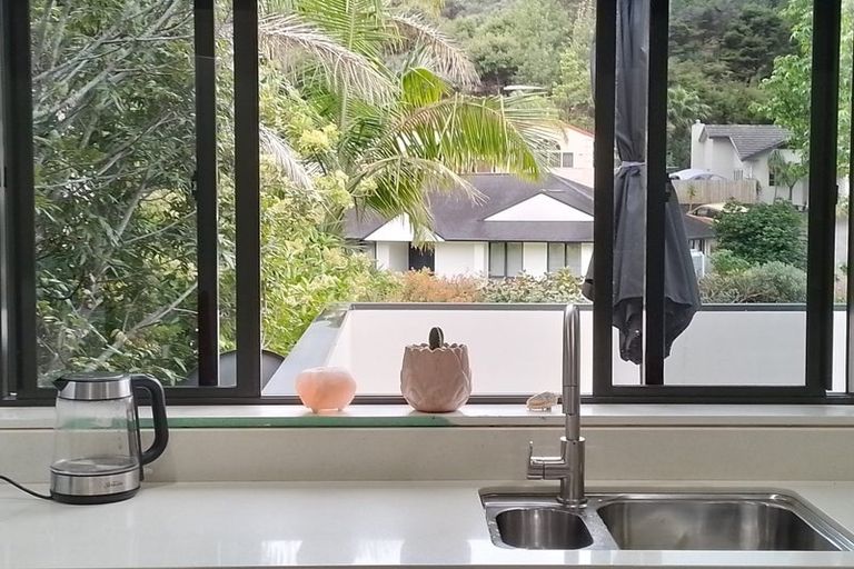 Photo of property in 16 Helen Ryburn Place, Torbay, Auckland, 0630