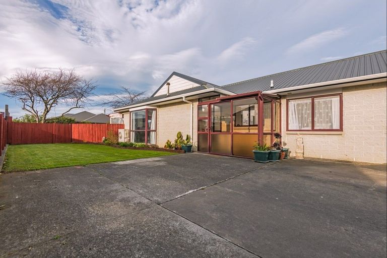 Photo of property in 37 Peppertree Glade, Kelvin Grove, Palmerston North, 4414
