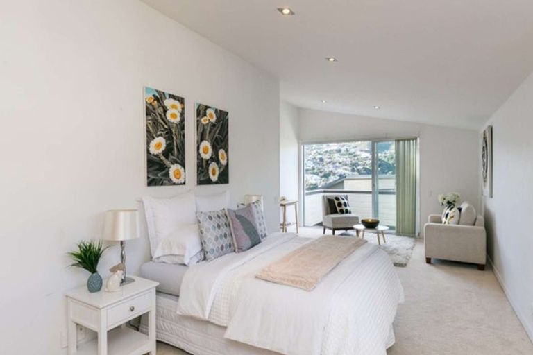 Photo of property in 2/3 Severn Street, Island Bay, Wellington, 6023
