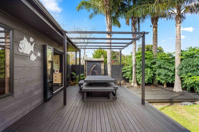 Photo of property in 4 Nadine Place, Mangere Bridge, Auckland, 2022