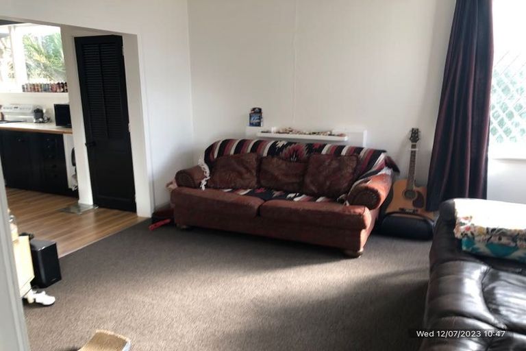 Photo of property in 15 Paritutu Road, Spotswood, New Plymouth, 4310