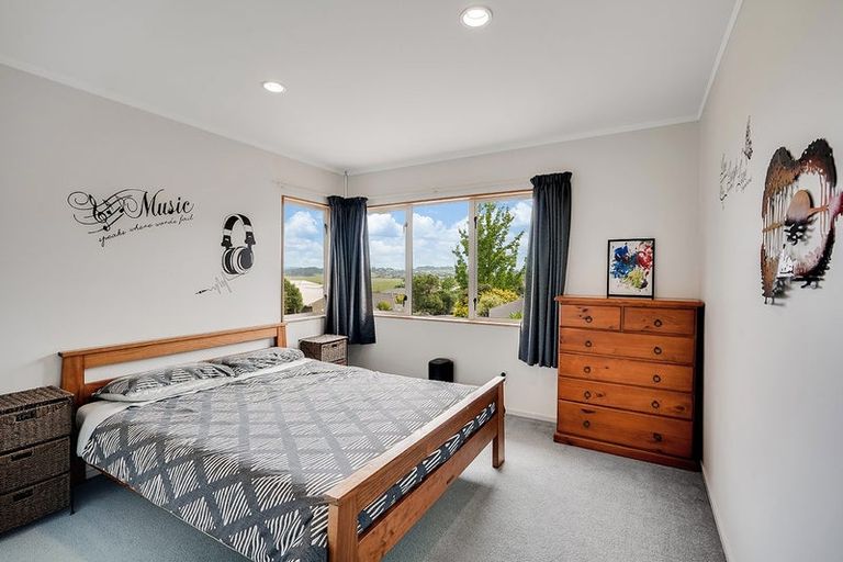 Photo of property in 37 Greenfield Drive, Western Heights, Hamilton, 3200