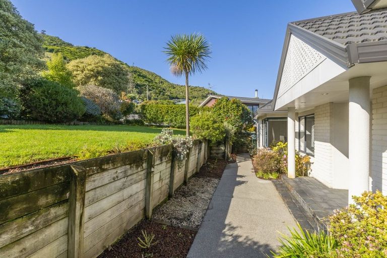Photo of property in 11 Kea Street, Waikanae, 5036